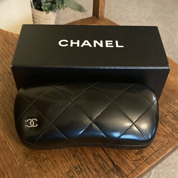 Chanel Camellia Black and Gold Polarized Sunglasses Like New! - Picture 10 of 15